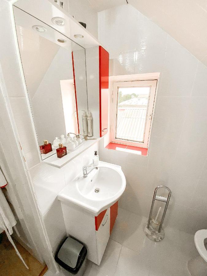 Cosy Bedroom For 2 With Balcony In A Family Villa Turnu Măgurele エクステリア 写真