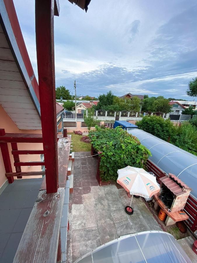 Cosy Bedroom For 2 With Balcony In A Family Villa Turnu Măgurele エクステリア 写真