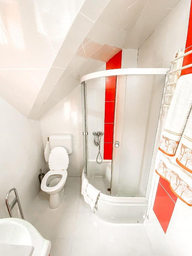 Cosy Bedroom For 2 With Balcony In A Family Villa Turnu Măgurele エクステリア 写真