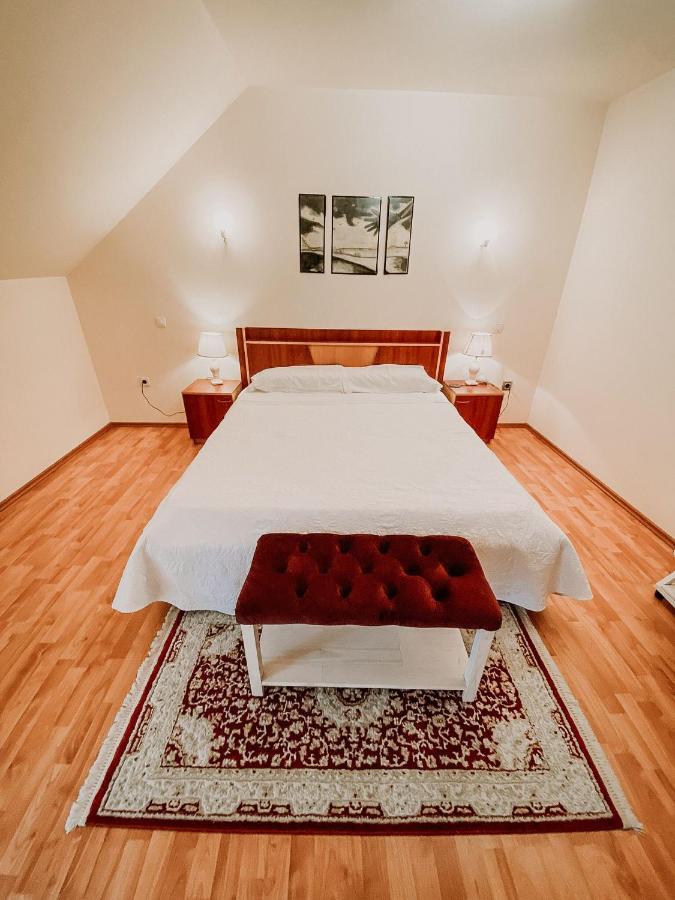Cosy Bedroom For 2 With Balcony In A Family Villa Turnu Măgurele エクステリア 写真