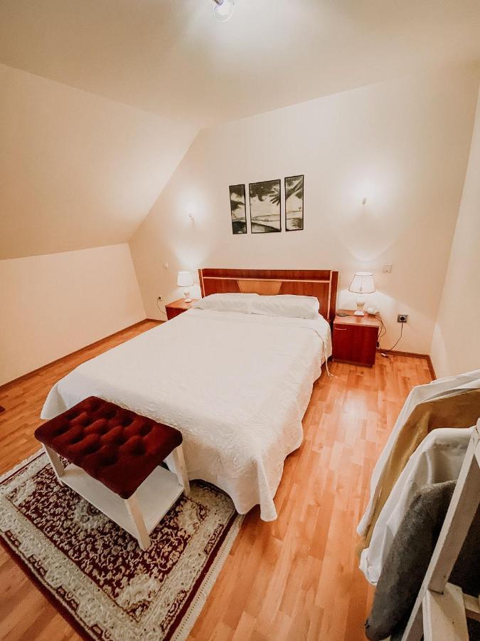 Cosy Bedroom For 2 With Balcony In A Family Villa Turnu Măgurele エクステリア 写真