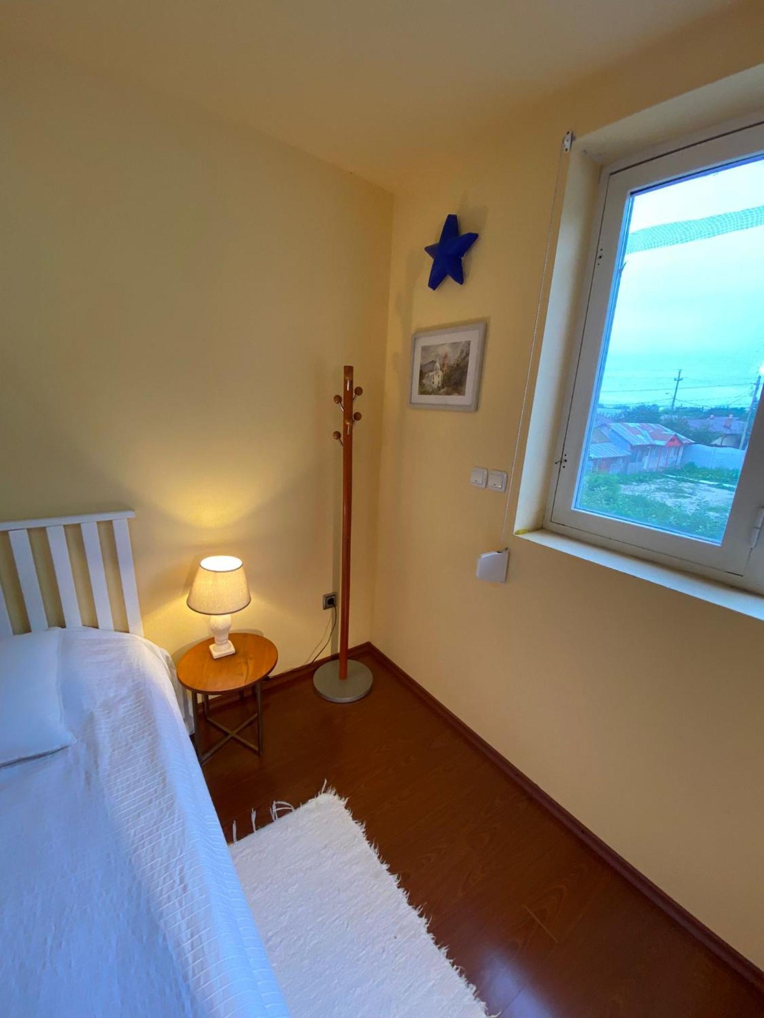 Cosy Bedroom For 2 With Balcony In A Family Villa Turnu Măgurele エクステリア 写真