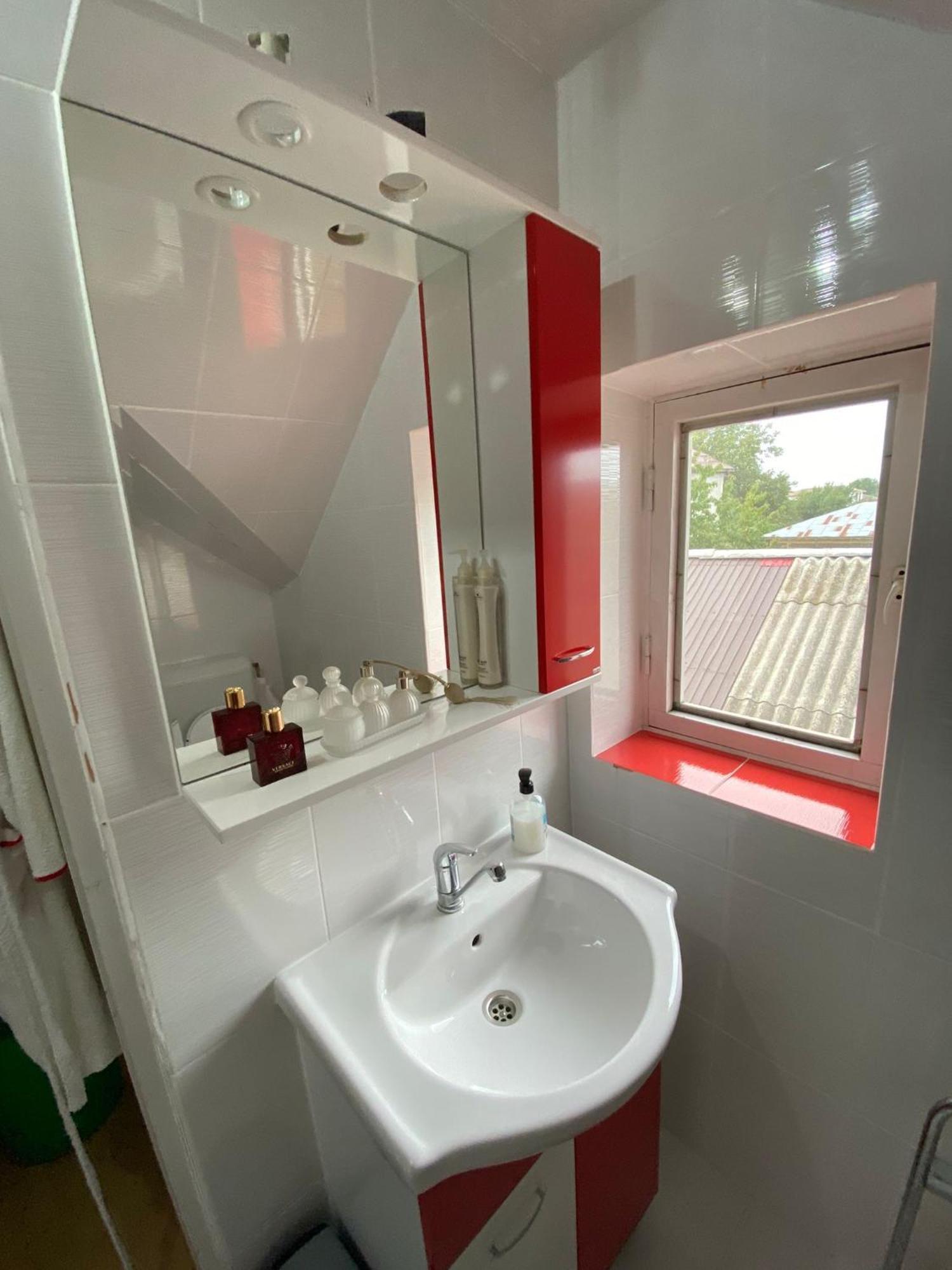 Cosy Bedroom For 2 With Balcony In A Family Villa Turnu Măgurele エクステリア 写真