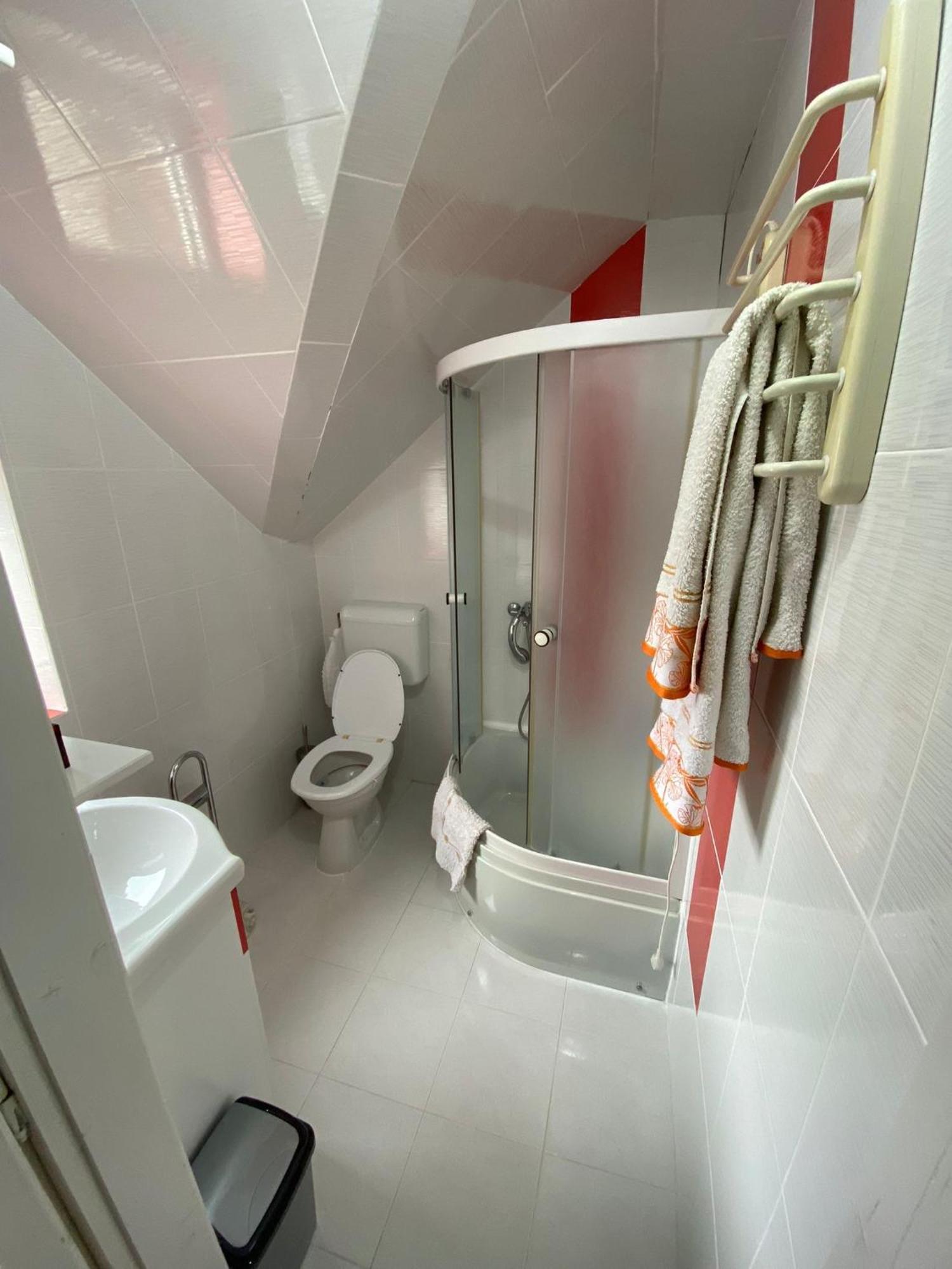 Cosy Bedroom For 2 With Balcony In A Family Villa Turnu Măgurele エクステリア 写真